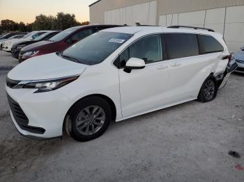  Salvage Toyota Sienna