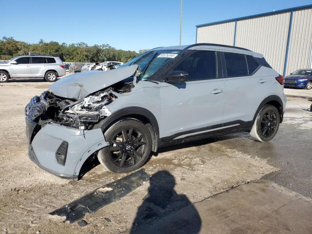  Salvage Nissan Kicks