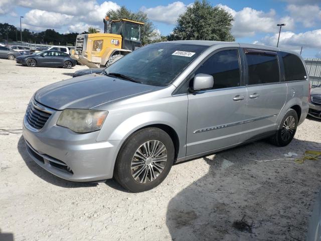  Salvage Chrysler Minivan