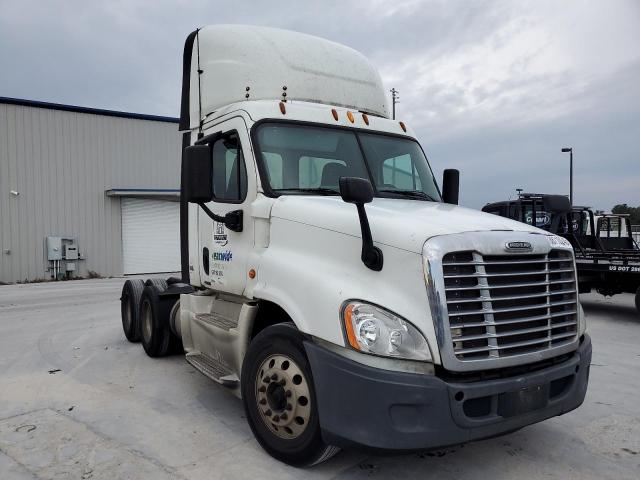  Salvage Freightliner Cascadia 1