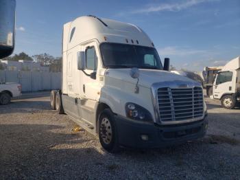  Salvage Freightliner Cascadia 1