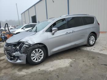  Salvage Chrysler Pacifica