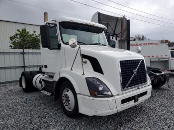  Salvage Volvo Vnl