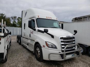  Salvage Freightliner Cascadia 1