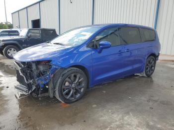  Salvage Chrysler Pacifica