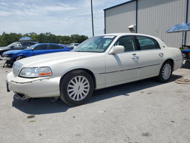  Salvage Lincoln Towncar