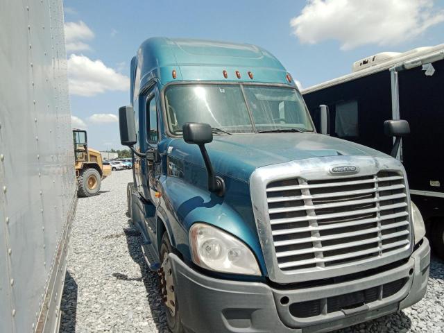  Salvage Freightliner Cascadia 1