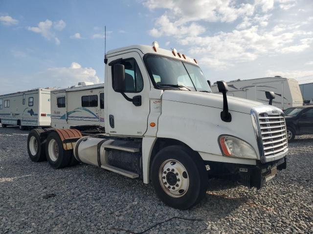  Salvage Freightliner Cascadia 1