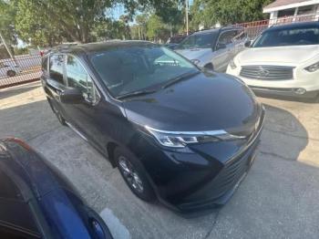  Salvage Toyota Sienna