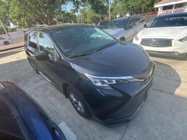  Salvage Toyota Sienna