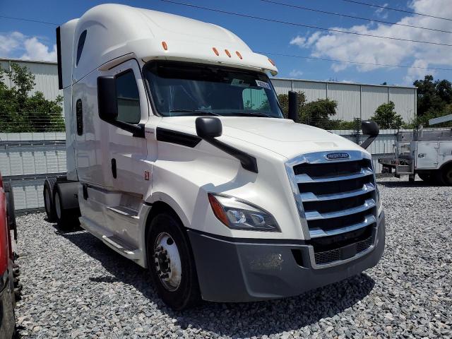  Salvage Freightliner Cascadia 1