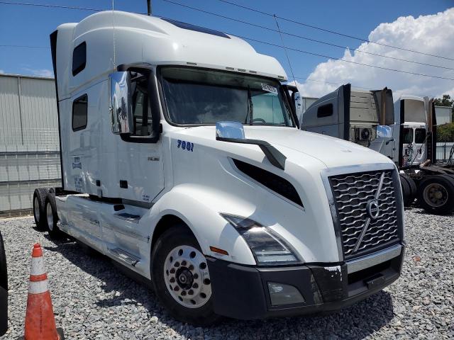  Salvage Volvo Vnl