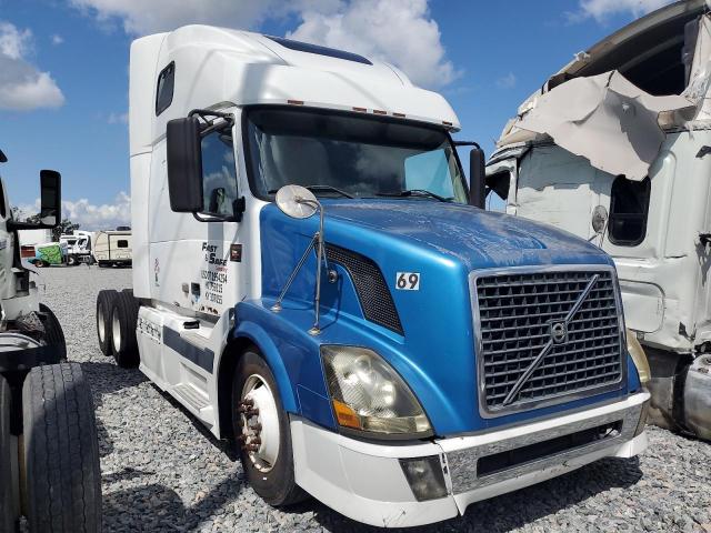  Salvage Volvo Vnl