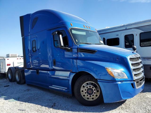  Salvage Freightliner Cascadia 1