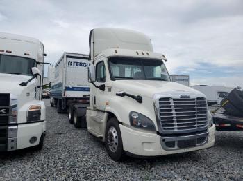  Salvage Freightliner Cascadia 1