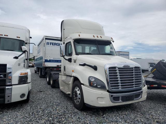  Salvage Freightliner Cascadia 1