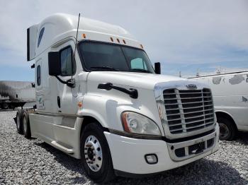  Salvage Freightliner Cascadia 1
