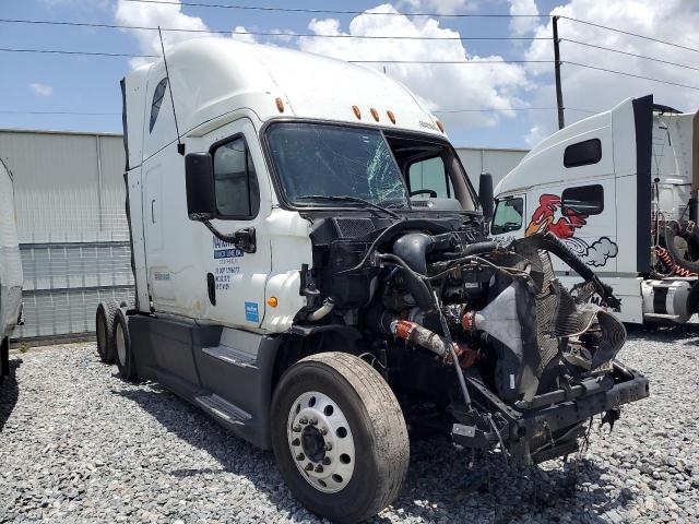  Salvage Freightliner Cascadia 1