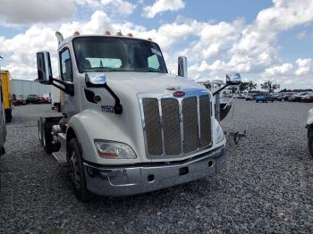  Salvage Peterbilt 579