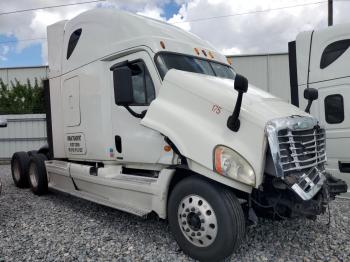  Salvage Freightliner Cascadia 125