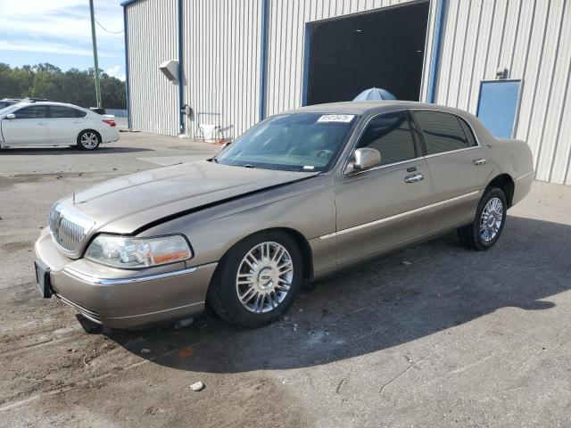  Salvage Lincoln Towncar