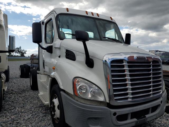  Salvage Freightliner Cascadia 1