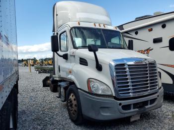  Salvage Freightliner Cascadia 1