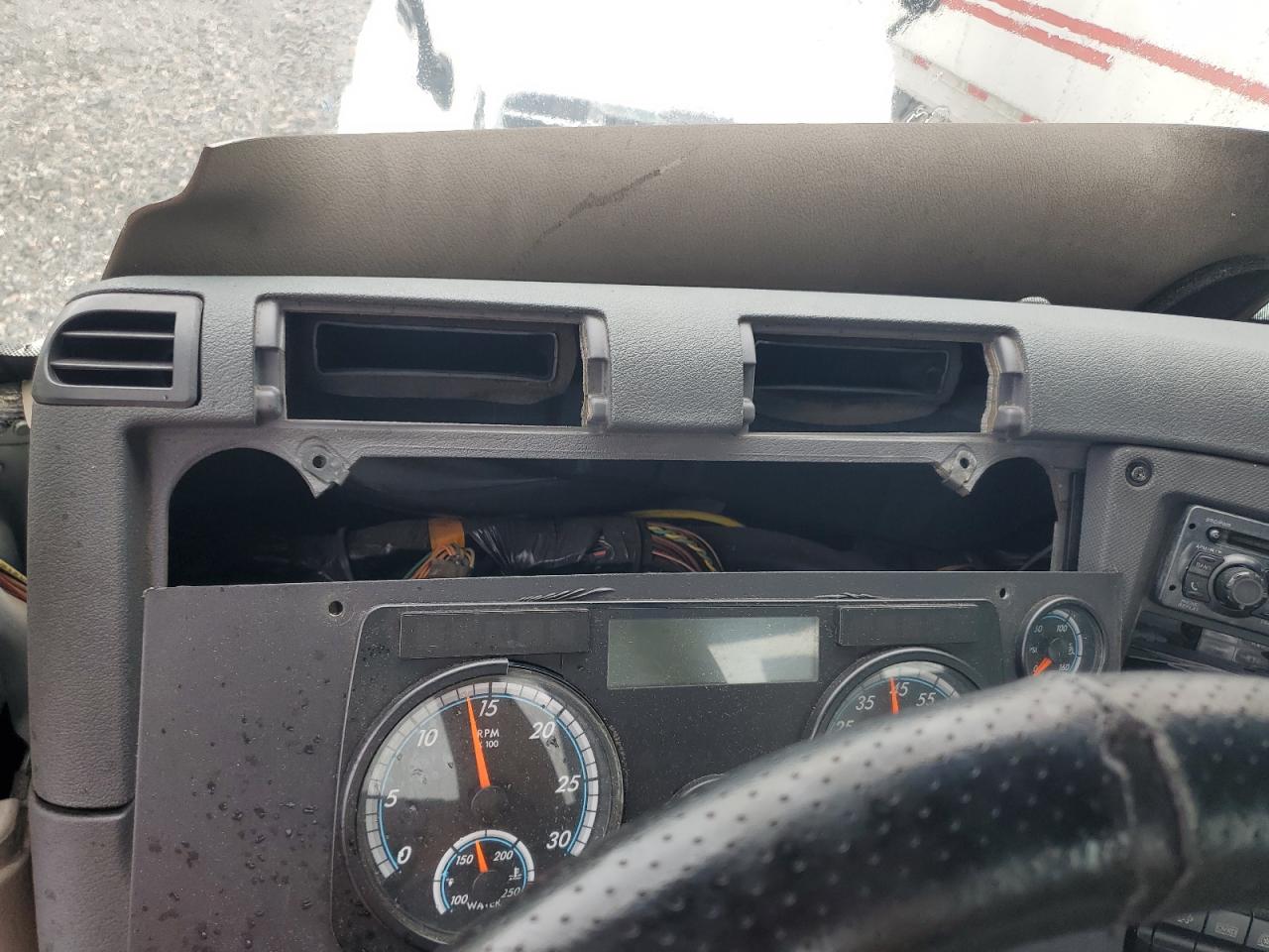 Freightliner Cascadia 1 Image 9