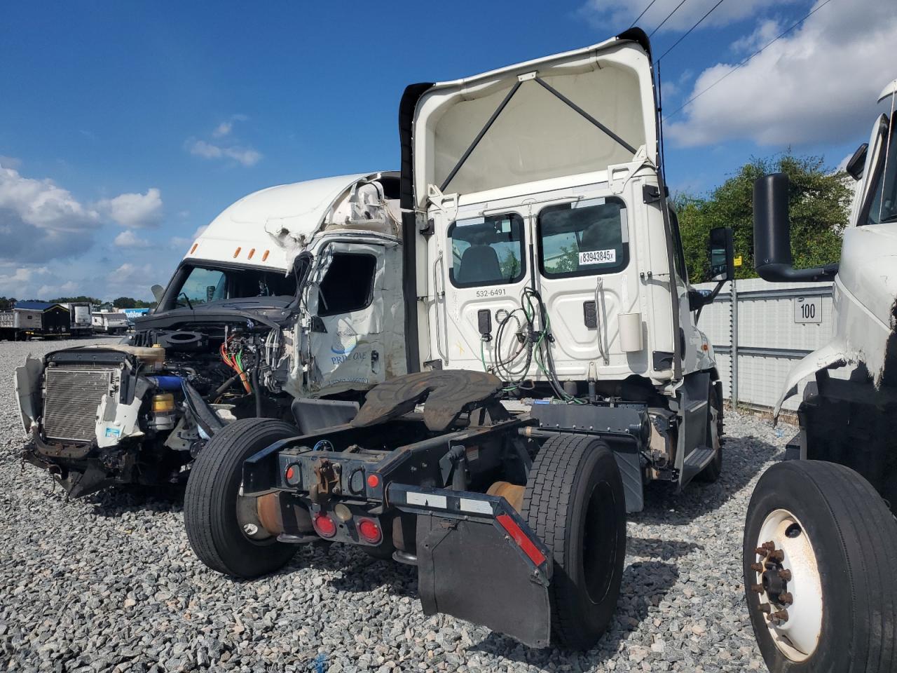Freightliner Cascadia 1 Image 2