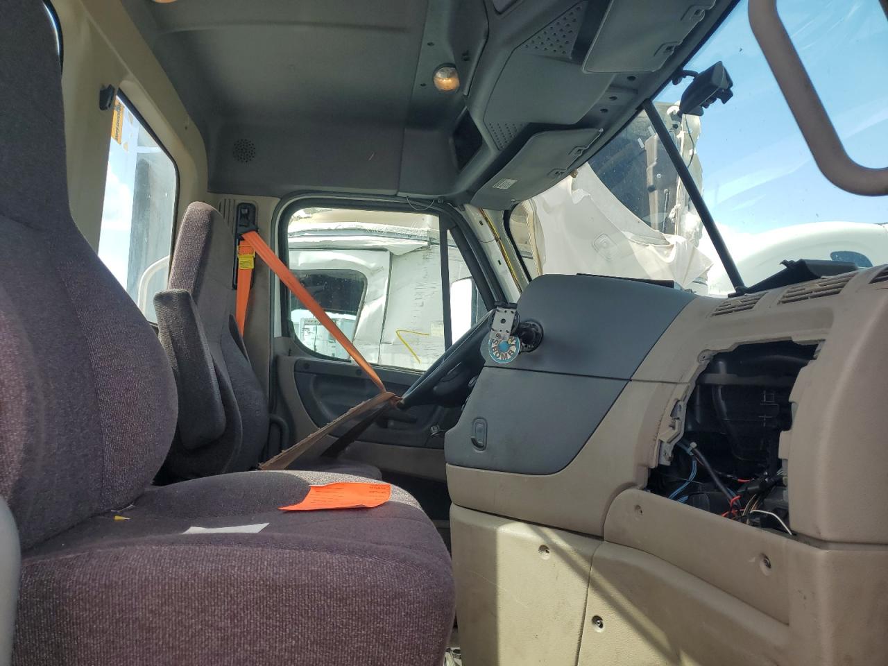 Freightliner Cascadia 1 Image 8