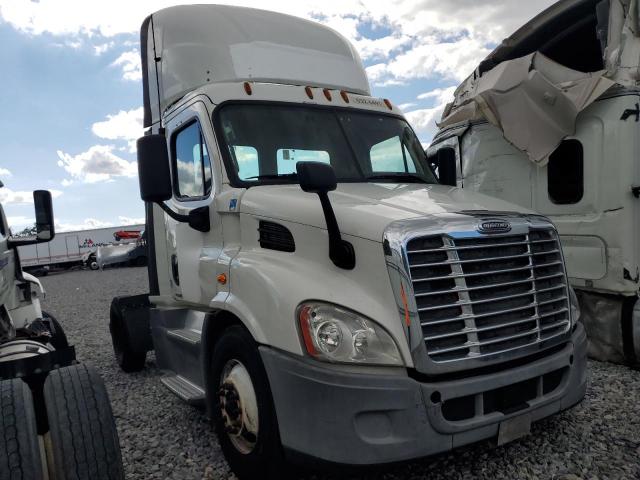  Salvage Freightliner Cascadia 1