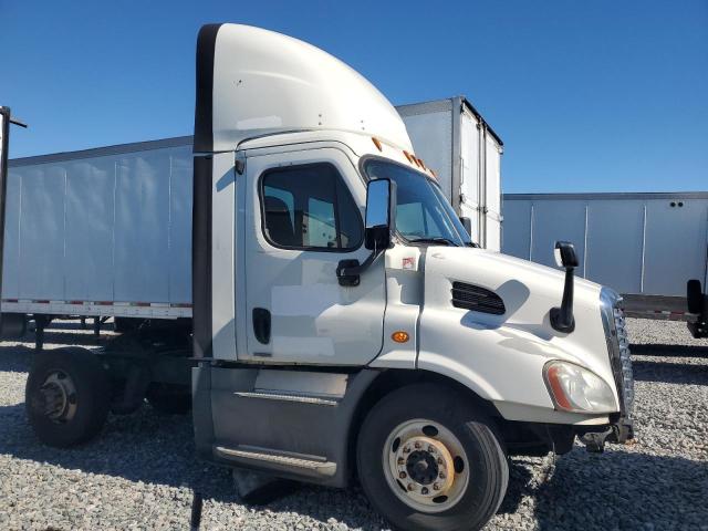  Salvage Freightliner Cascadia 1