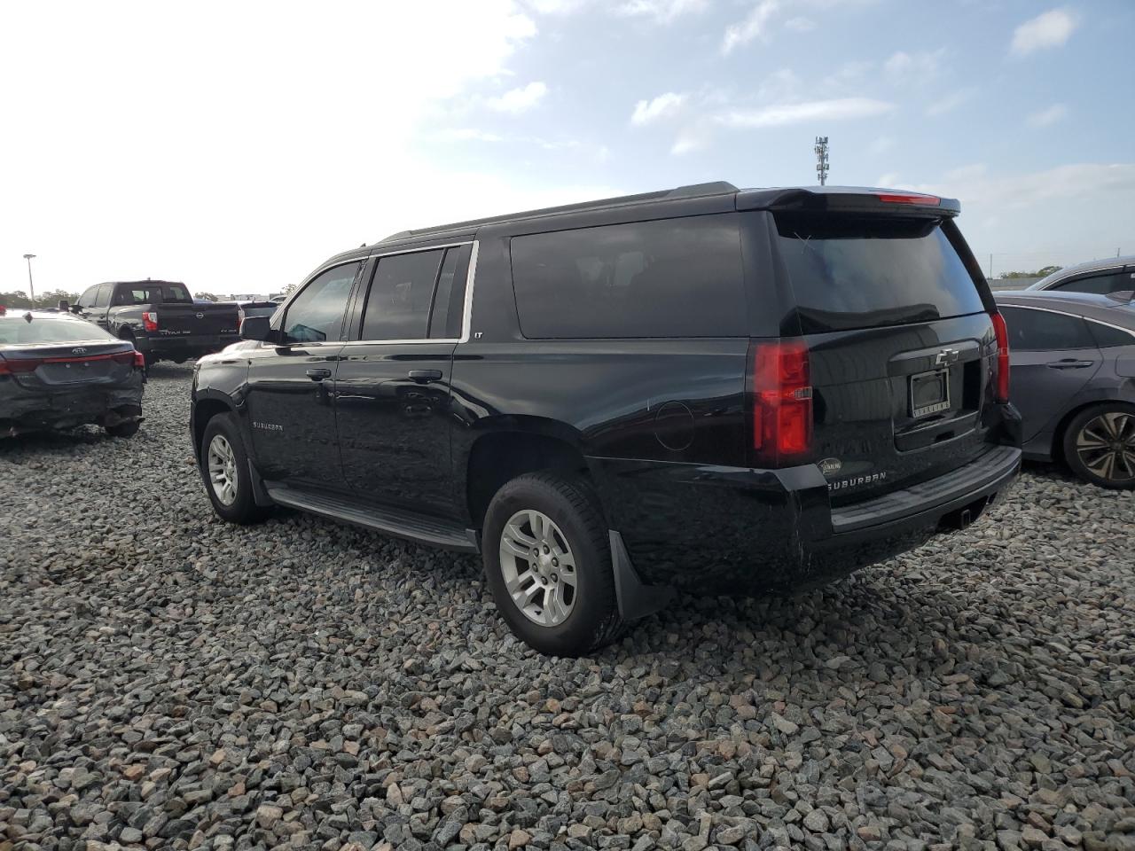 Chevrolet Suburban C1500 Lt Image 2