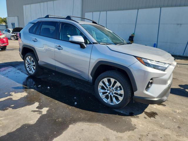 Toyota RAV4 Xle Premium Image 12
