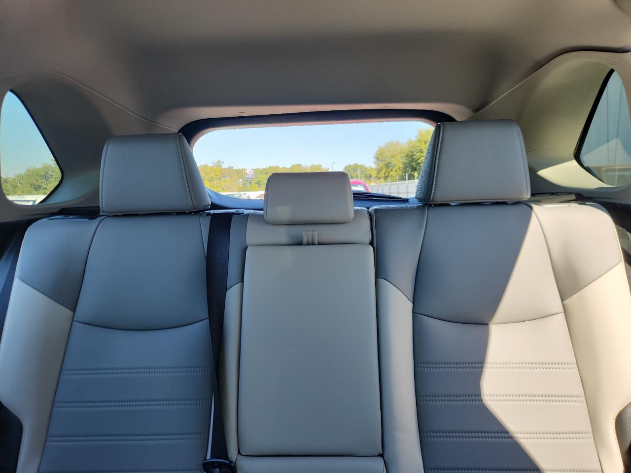 Toyota RAV4 Xle Premium Image 2