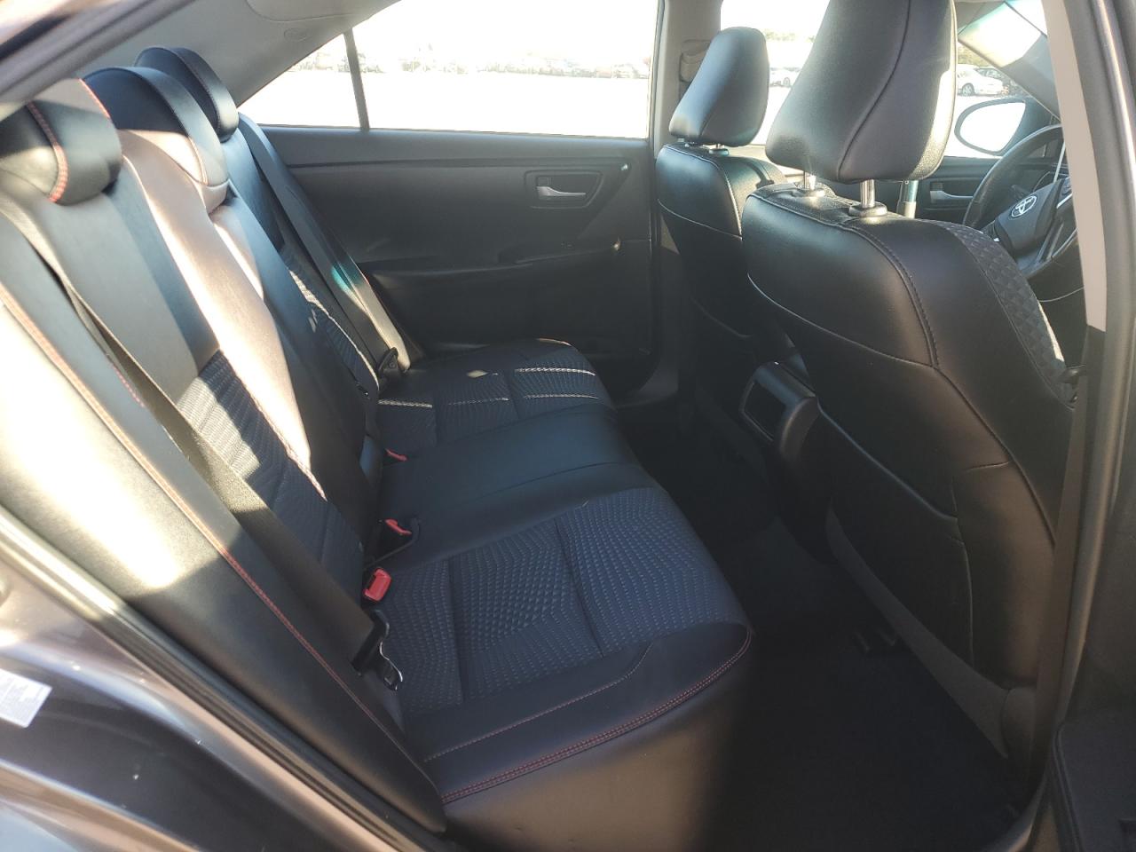 Toyota Camry Le Image 6