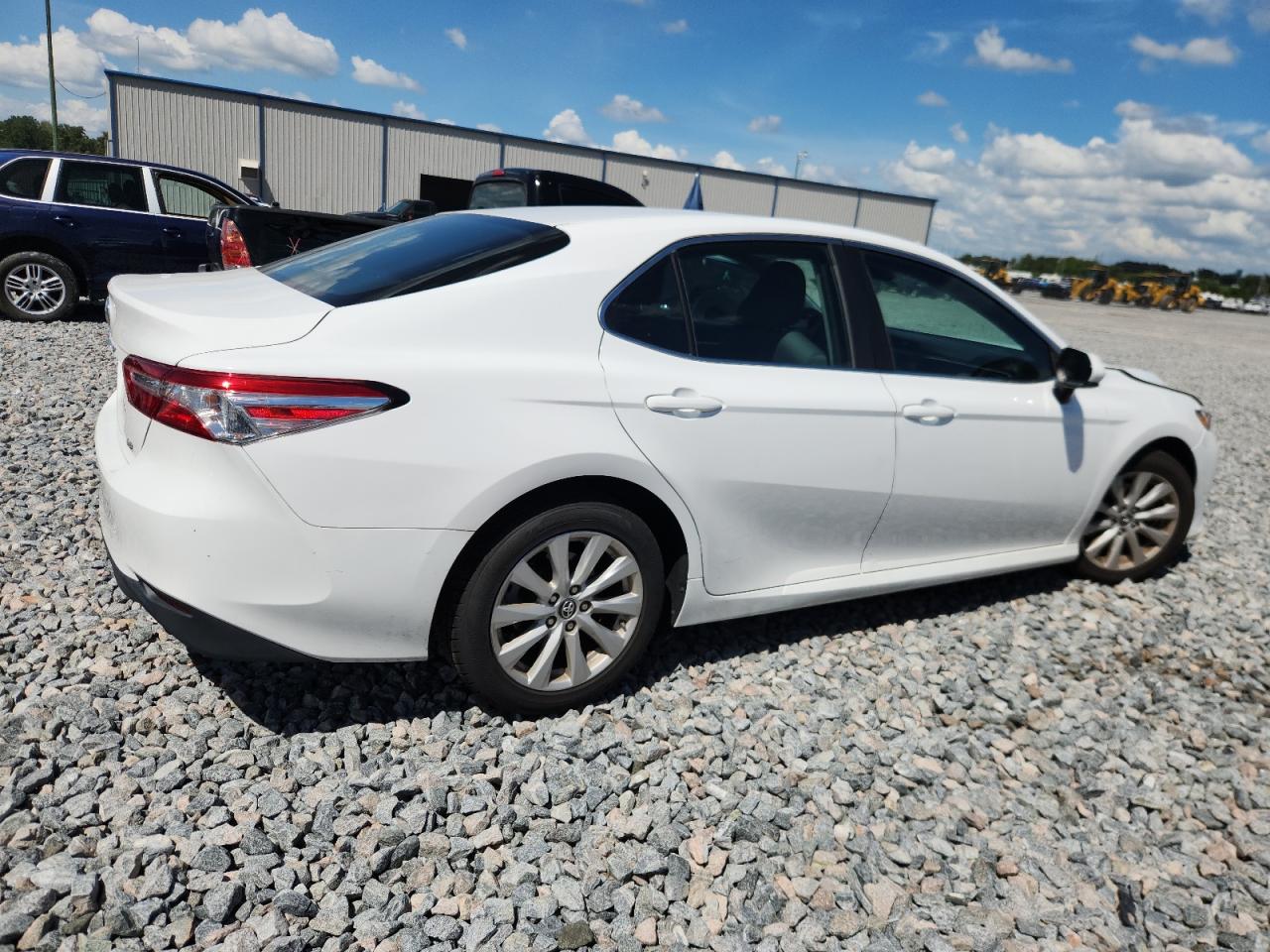 Toyota Camry L Image 11