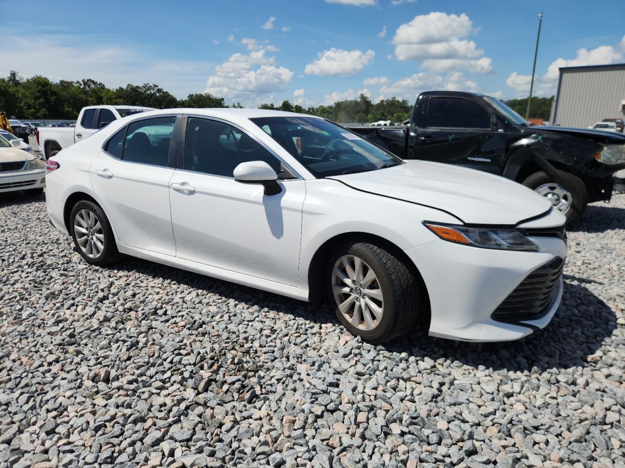 Toyota Camry L Image 2