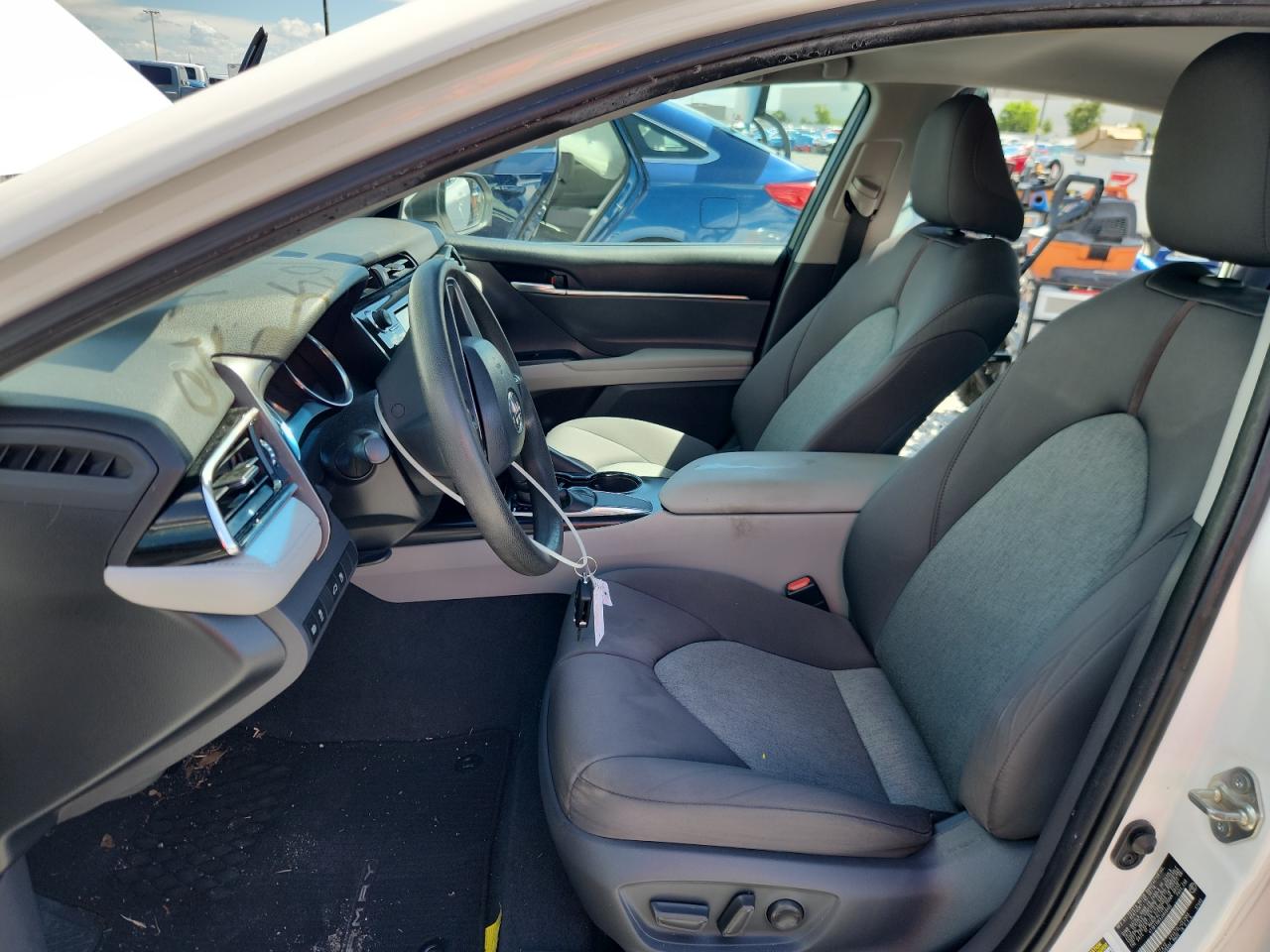 Toyota Camry L Image 6