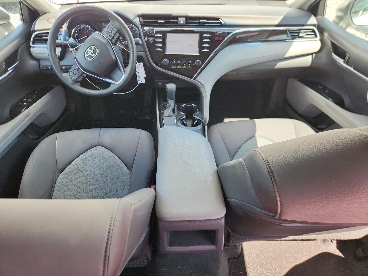 Toyota Camry L Image 7