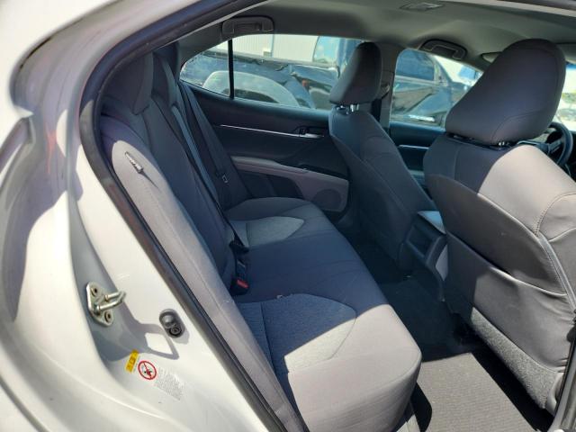 Toyota Camry L Image 8