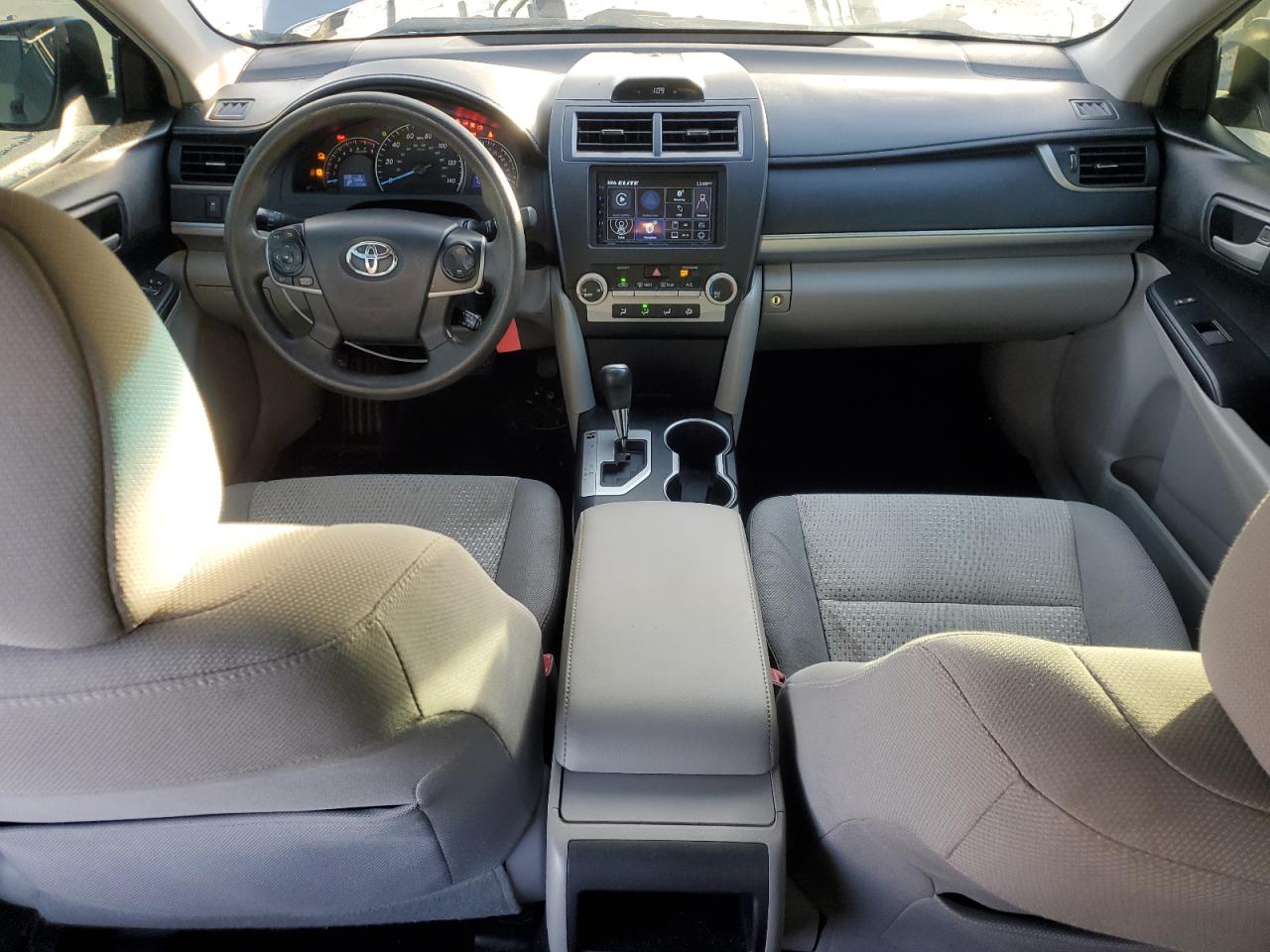 Toyota Camry L Image 8