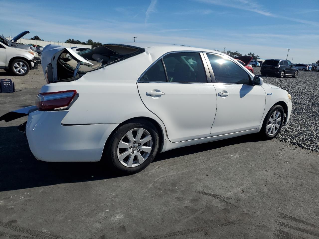 Toyota Camry Hybrid Image 2