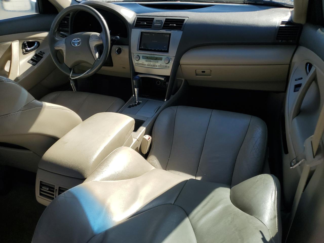 Toyota Camry Hybrid Image 6