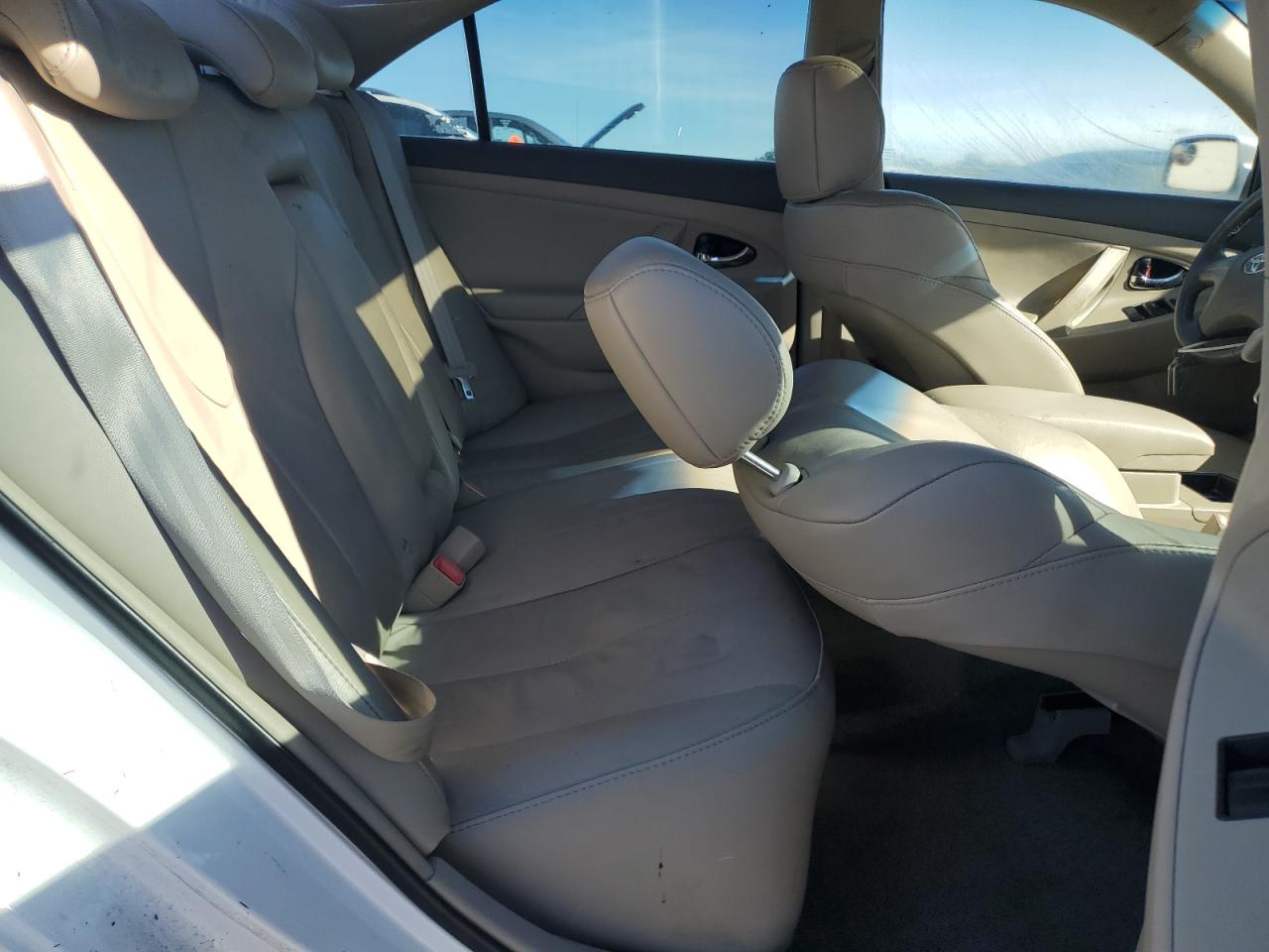 Toyota Camry Hybrid Image 7