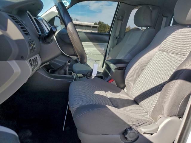 Toyota Tacoma Access Cab Image 3