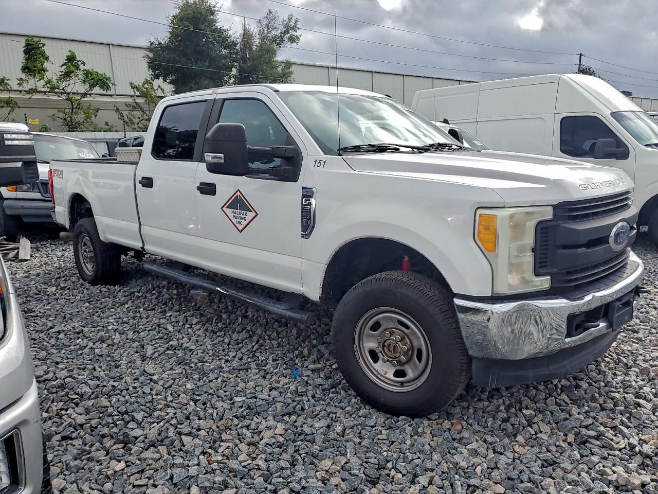 Ford F-350 Super Duty Image 4