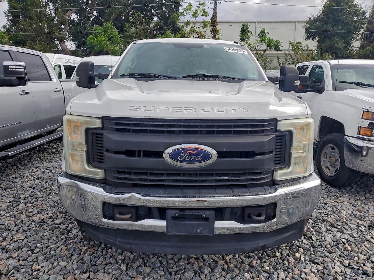 Ford F-350 Super Duty Image 8