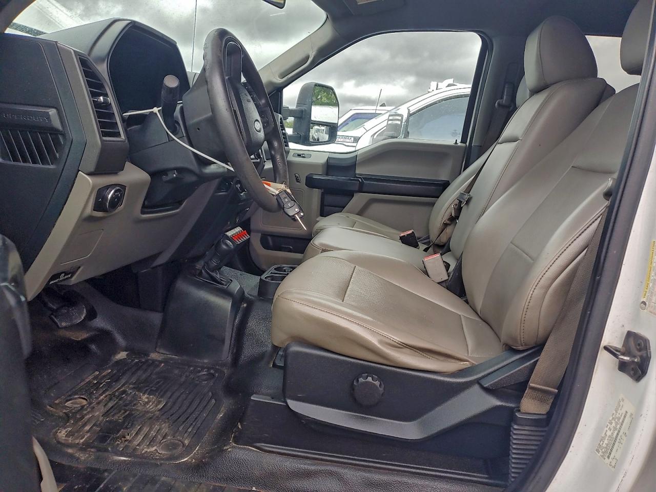 Ford F-350 Super Duty Image 6