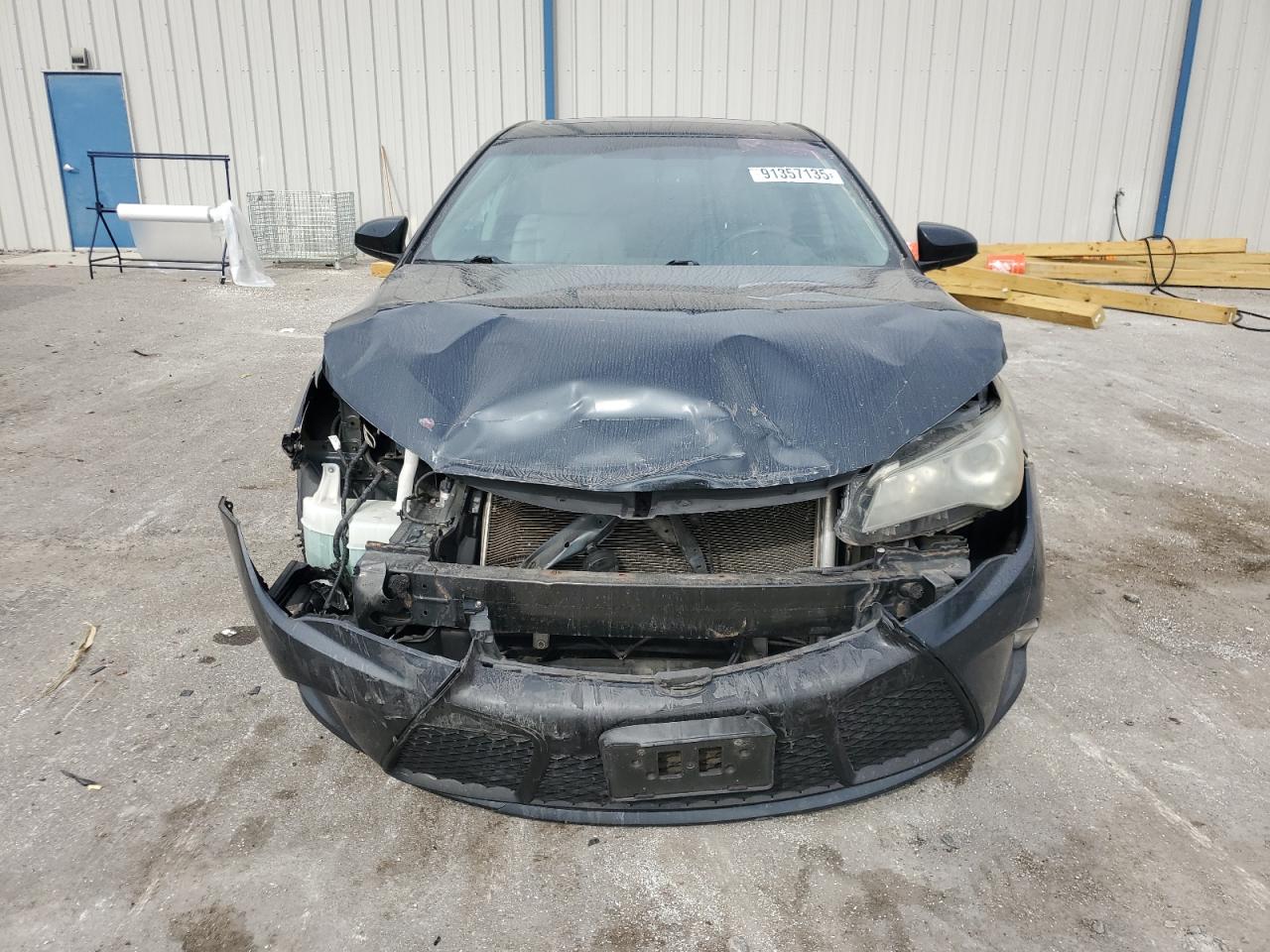 Toyota Camry Le Image 10